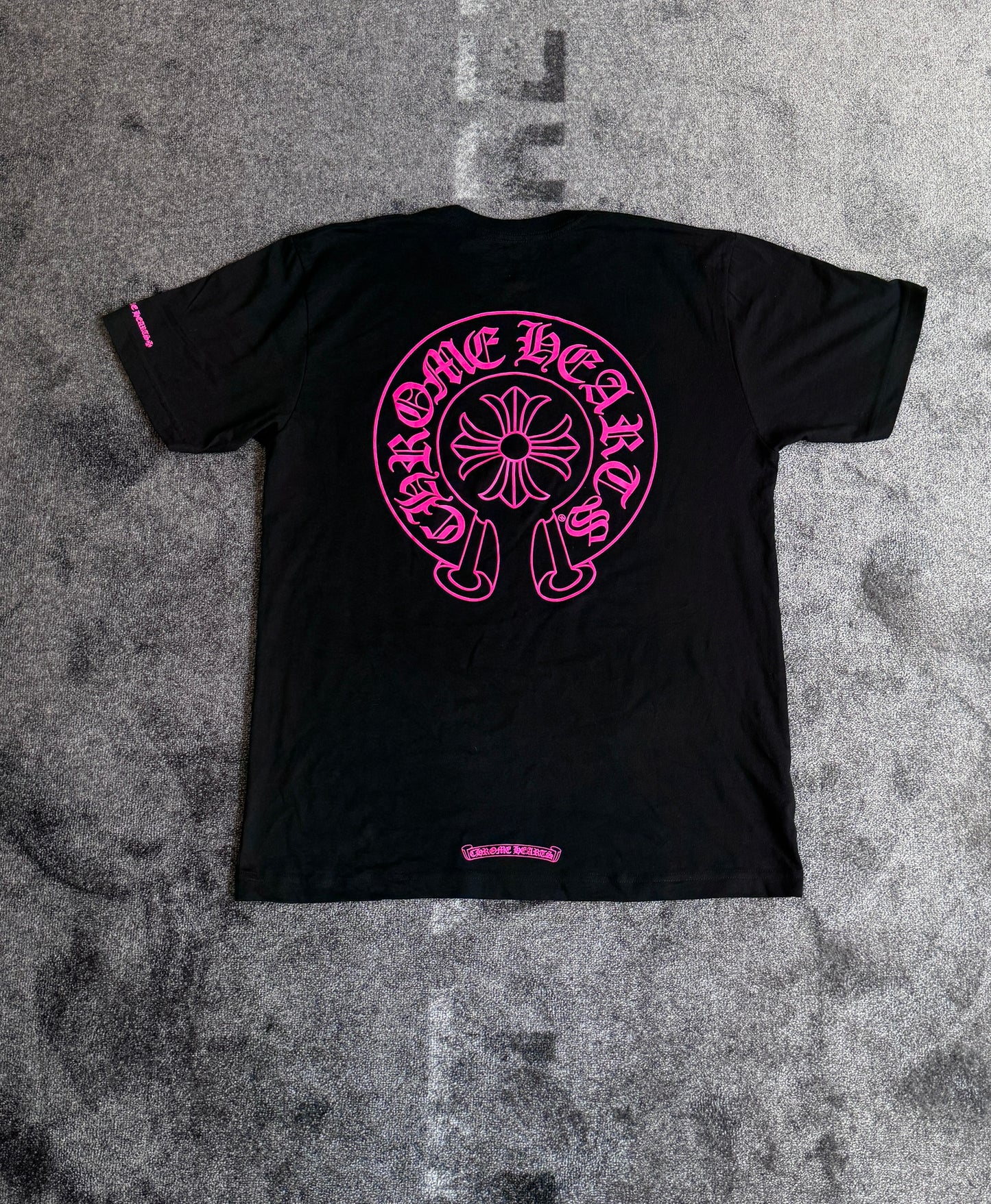 CHROME HEARTS PINK HORSESHOE SHORTSLEEVE TEE (BLACK)
